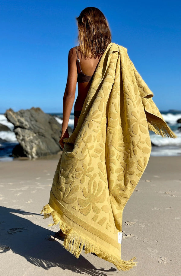 SUNNYLIFE Luxe Towel Mango Bay Golden Mustard