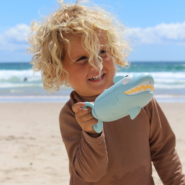 SUNNYLIFE Water Squirter Shark Pastel Blue