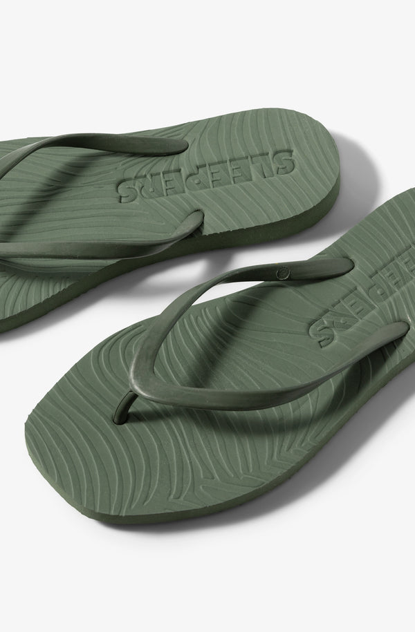 SLEEPERS Women Tapered Green Flip Flops