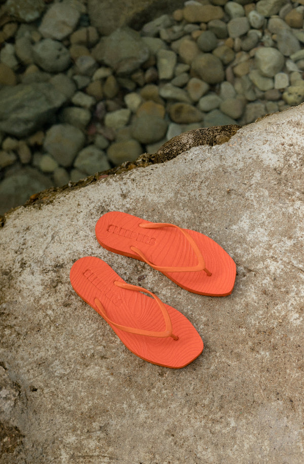SLEEPERS Women Tapered Orange Flip Flops