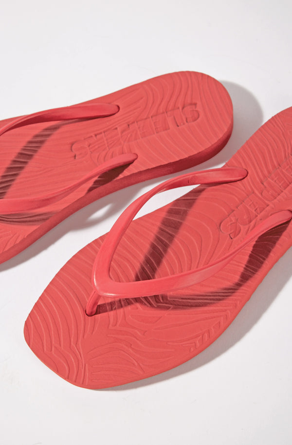 SLEEPERS Women Tapered Red Flip Flops