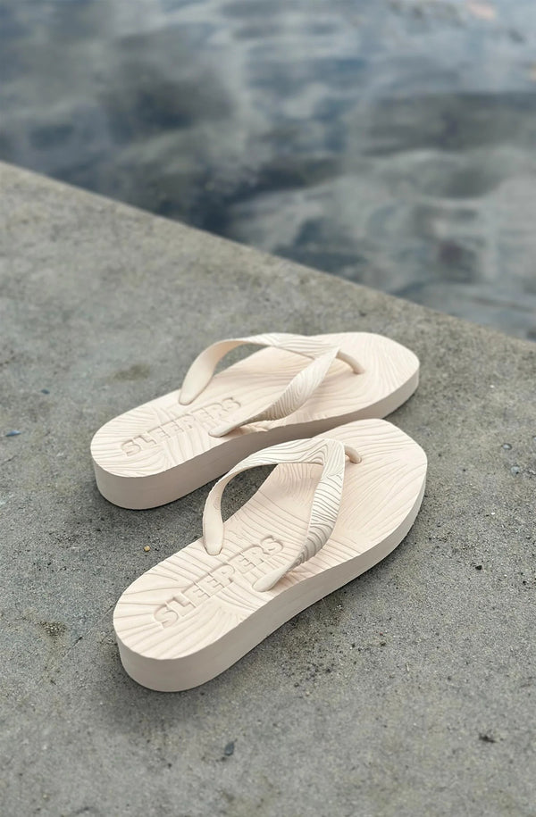 SLEEPERS Women Tapered Platform Eggnog Flip Flops